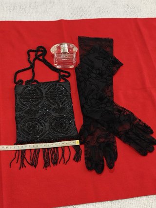 Bolso y guantes de fiesta Versace negros