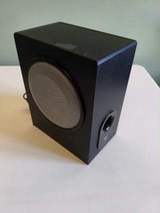 Sistema Audio 5.1 Logitech X-530 con Subwoofer.