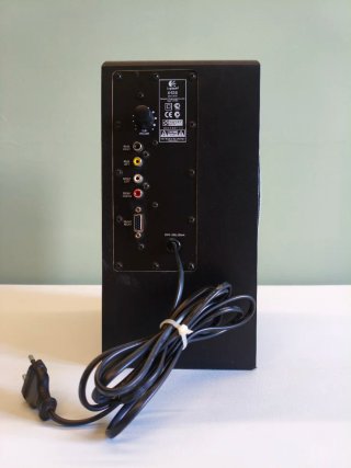 Sistema Audio 5.1 Logitech X-530 con Subwoofer.