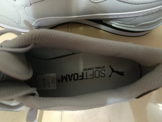 Zapatillas Puma grises y blancas