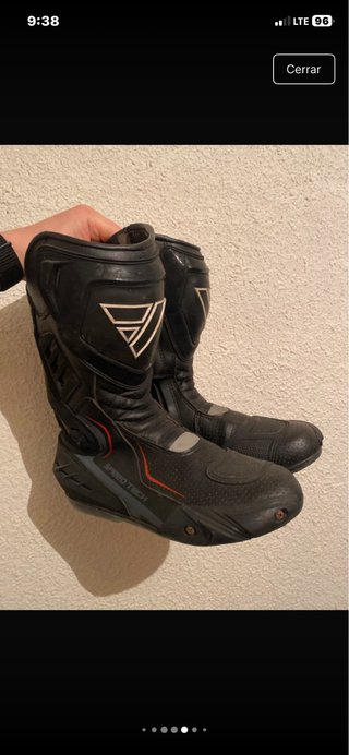 Mono de moto rojo y negro  Pack casco y botas