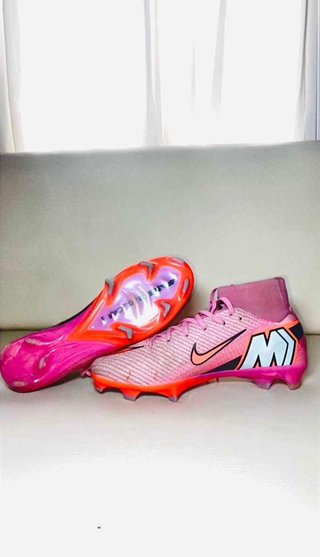Botas de fútbol Nike Mercurial rosas