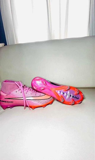 Botas de fútbol Nike Mercurial rosas