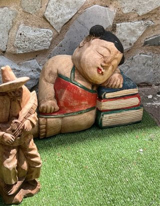 Statue da giardino in legno