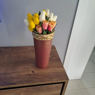 Portafiori con tulipani finti