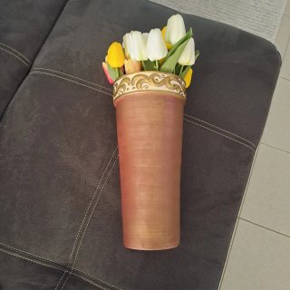 Portafiori con tulipani finti