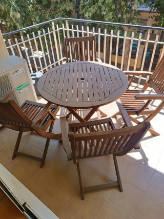 Mesa teka y 4 sillas exterior