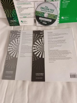 Regalo. New English File Int Sb for Spain