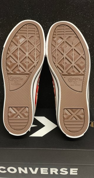 Converse Talla 38 con Diseño de Llamas