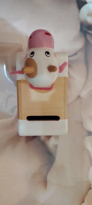 Salvadanaio a forma di mucca in legno