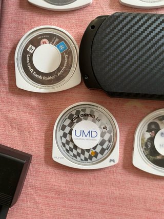 Sony PSP Nera con 8 giochi UMD