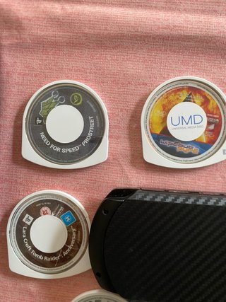 Sony PSP Nera con 8 giochi UMD