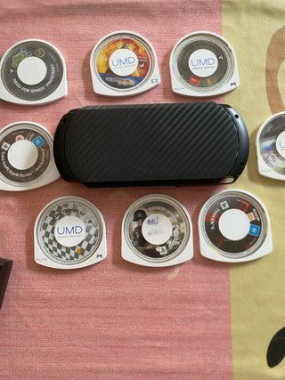Sony PSP Nera con 8 giochi UMD