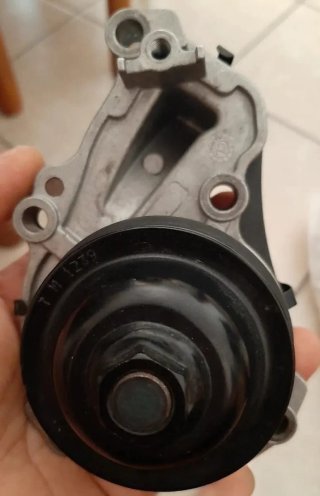 Pompa acqua Peugeot 208 benzina 1.2 usato