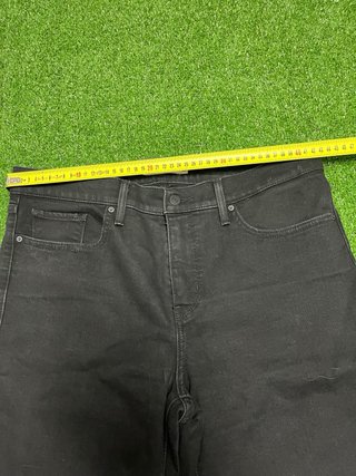 Bermudas Levi's 311 Shaping Skinny Negras Talla 32