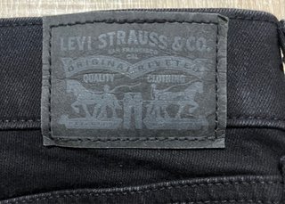 Bermudas Levi's 311 Shaping Skinny Negras Talla 32