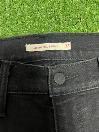 Bermudas Levi's 311 Shaping Skinny Negras Talla 32