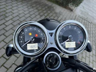Triumph Bonneville T120 Ace Cafe Negra