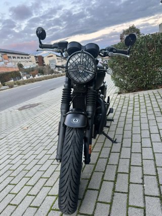 Triumph Bonneville T120 Ace Cafe Negra