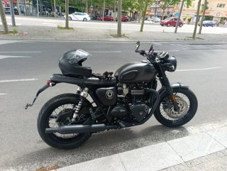 Triumph Bonneville T120 Ace Cafe Negra
