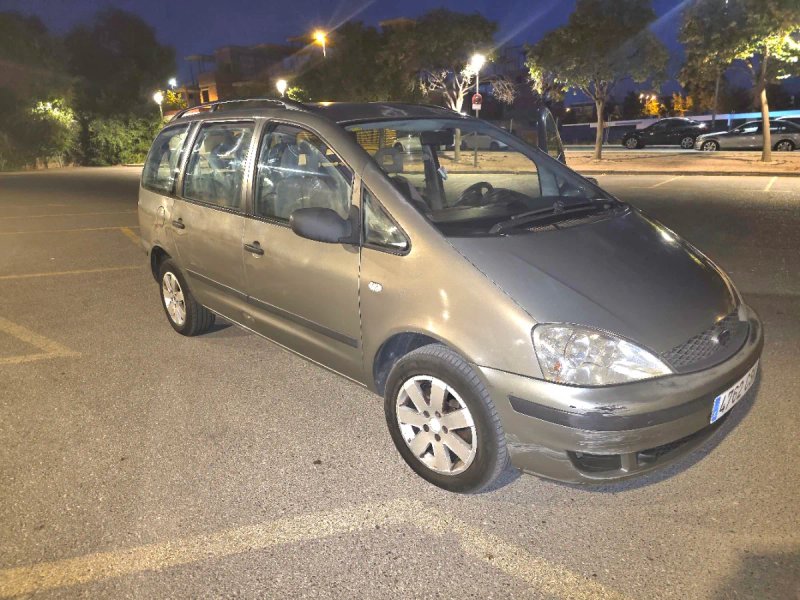 Ford Galaxy 2004 - foto 1