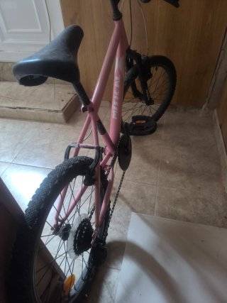 Bicicleta infantil rosa,