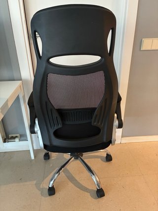 Silla de oficina ergonómica negra