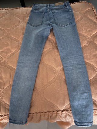 Pantalones vaqueros Stradivarius tiro medio .