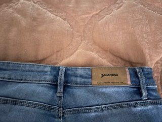Pantalones vaqueros Stradivarius tiro medio .