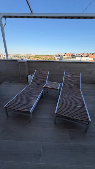 Conjunto 2 tumbonas + mesa auxiliar de madera