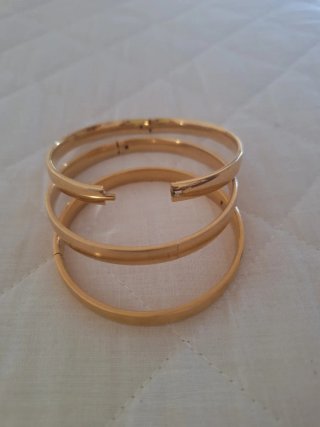 Collar dorado bisutería y pulseras Bañadas en oro