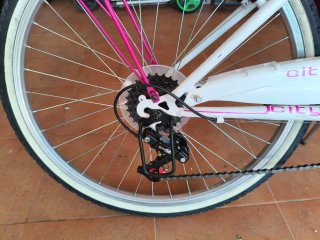 Bicicleta infantil City 24 blanca y rosa