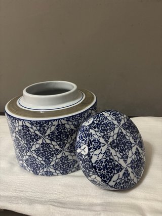 Tarro de porcelana azul y blanco