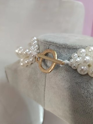 Collana perle bianche multistrato con pendente oro
