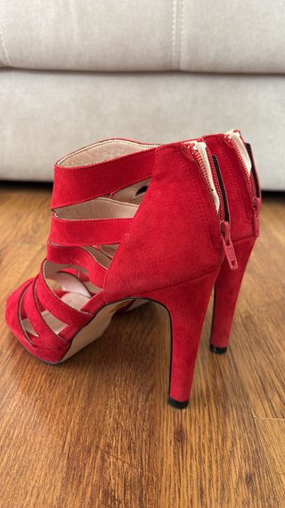 Zapatos de tacón rojos UNIQSHOES