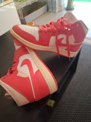 Nike Air Jordan 1 Mid Rosa Blanco sin caja