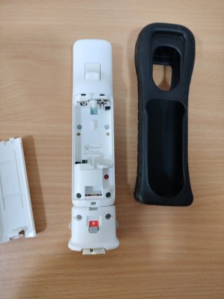 Mando Wii + Funda Negra Motion plus.