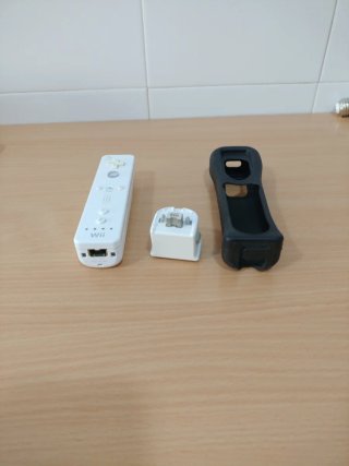 Mando Wii + Funda Negra Motion plus.