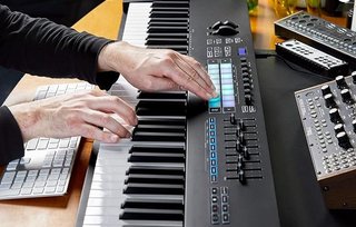 Controlador MIDI Novation Launchkey 88