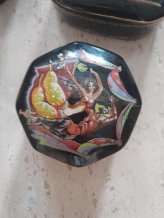 Cajitas musicales porcelana.15€cada.