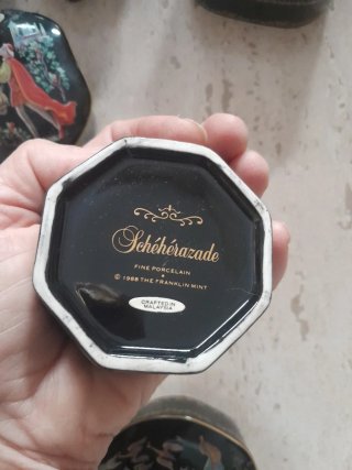 Cajitas musicales porcelana.15€cada.