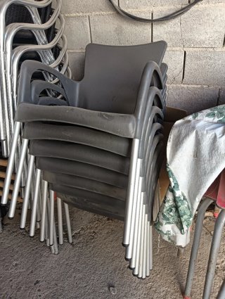 Sillas de terraza metálicas y mimbre y plástico