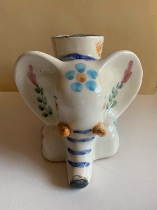 Elefante de cerámica decorado