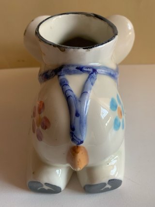 Elefante de cerámica decorado