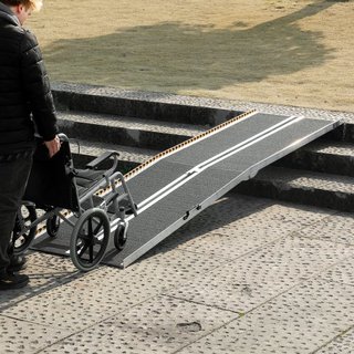 Rampa de Silla de Ruedas Portátil, 304.8 cm 363 kg de Capacidad, Rampa de Umbral Plegable de Aluminio Antideslizante, Rampa Plegable para Scooter de Movilidad, Rampa para Silla de Ruedas, Rampa pa...