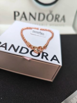 Pulsera Pandora Hearts clap studded bracelet