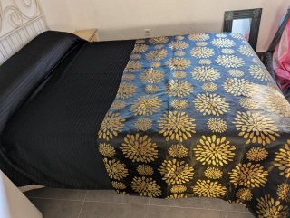 Colcha y cubrepies con estampado floral