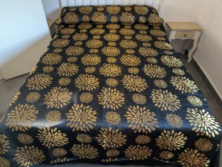Colcha y cubrepies con estampado floral