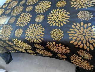 Colcha y cubrepies con estampado floral