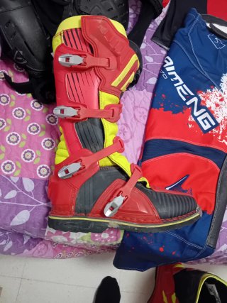 Botas Motocross Rojas y Negras